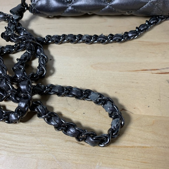 Quilted sling bag with chrome chain - Picture 6 of 6